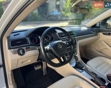 Фольксваген Пассат 2017 в Львове на Automoto.ua Белый Фольксваген Пассат, объемом двигателя 1.8 л и пробегом 78 тыс. км за 15750 $, фото 11 на Automoto.ua