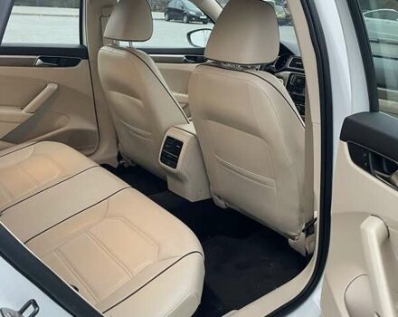 Білий Фольксваген Пассат, об'ємом двигуна 1.8 л та пробігом 181 тис. км за 14000 $, фото 20 на Automoto.ua