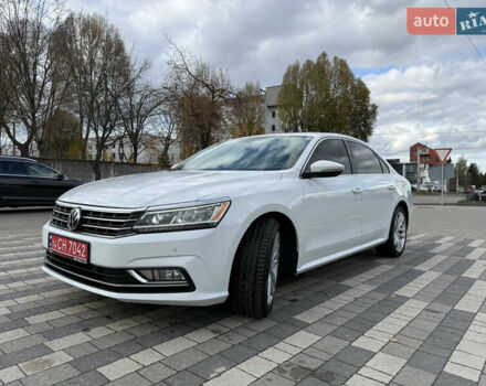 Фольксваген Пассат 2017 в Львове на Automoto.ua Белый Фольксваген Пассат, объемом двигателя 2 л и пробегом 88 тыс. км за 15900 $, фото 3 на Automoto.ua