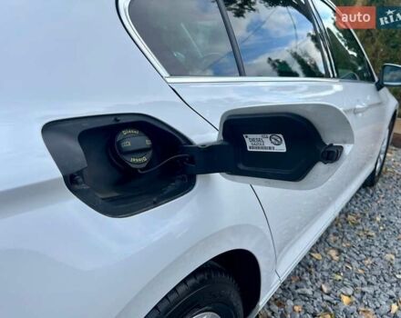 Белый Фольксваген Пассат, объемом двигателя 1.97 л и пробегом 240 тыс. км за 17900 $, фото 71 на Automoto.ua