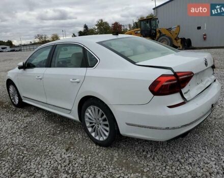 Белый Фольксваген Пассат, объемом двигателя 1.8 л и пробегом 141 тыс. км за 1800 $, фото 1 на Automoto.ua