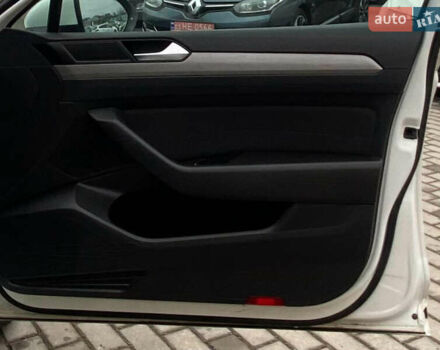 Белый Фольксваген Пассат, объемом двигателя 1.6 л и пробегом 220 тыс. км за 13500 $, фото 18 на Automoto.ua