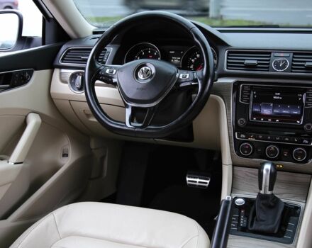 Белый Фольксваген Пассат, объемом двигателя 3.6 л и пробегом 136 тыс. км за 15500 $, фото 10 на Automoto.ua