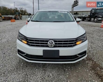 Белый Фольксваген Пассат, объемом двигателя 1.8 л и пробегом 141 тыс. км за 1800 $, фото 4 на Automoto.ua