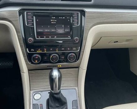 Білий Фольксваген Пассат, об'ємом двигуна 1.8 л та пробігом 181 тис. км за 14000 $, фото 8 на Automoto.ua