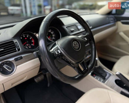 Білий Фольксваген Пассат, об'ємом двигуна 3.6 л та пробігом 136 тис. км за 17500 $, фото 11 на Automoto.ua