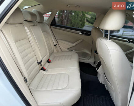 Білий Фольксваген Пассат, об'ємом двигуна 3.6 л та пробігом 136 тис. км за 17500 $, фото 13 на Automoto.ua