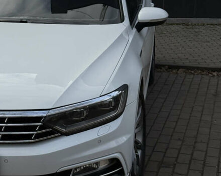 Белый Фольксваген Пассат, объемом двигателя 1.97 л и пробегом 375 тыс. км за 23500 $, фото 2 на Automoto.ua