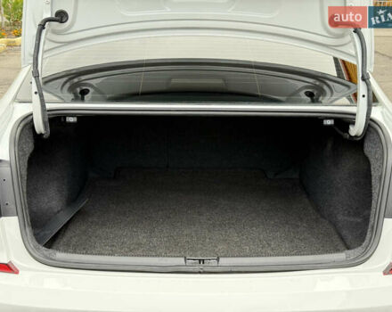 Белый Фольксваген Пассат, объемом двигателя 1.8 л и пробегом 57 тыс. км за 11299 $, фото 11 на Automoto.ua