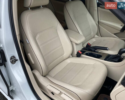 Белый Фольксваген Пассат, объемом двигателя 1.8 л и пробегом 198 тыс. км за 11990 $, фото 24 на Automoto.ua