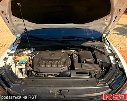 Белый Фольксваген Пассат, объемом двигателя 2 л и пробегом 192 тыс. км за 9999 $, фото 5 на Automoto.ua