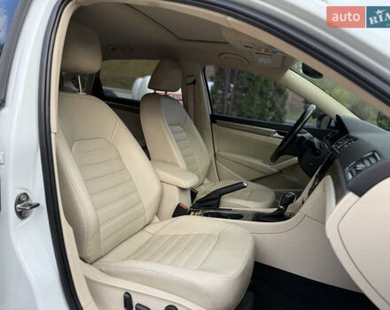 Білий Фольксваген Пассат, об'ємом двигуна 3.6 л та пробігом 136 тис. км за 17500 $, фото 14 на Automoto.ua