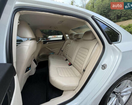 Білий Фольксваген Пассат, об'ємом двигуна 3.6 л та пробігом 136 тис. км за 17500 $, фото 15 на Automoto.ua