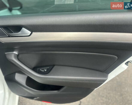 Белый Фольксваген Пассат, объемом двигателя 1.97 л и пробегом 178 тыс. км за 18900 $, фото 17 на Automoto.ua