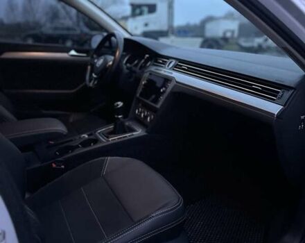 Белый Фольксваген Пассат, объемом двигателя 1.6 л и пробегом 230 тыс. км за 16000 $, фото 19 на Automoto.ua