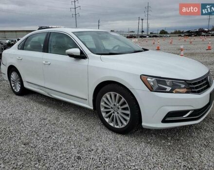 Белый Фольксваген Пассат, объемом двигателя 1.8 л и пробегом 141 тыс. км за 1800 $, фото 3 на Automoto.ua