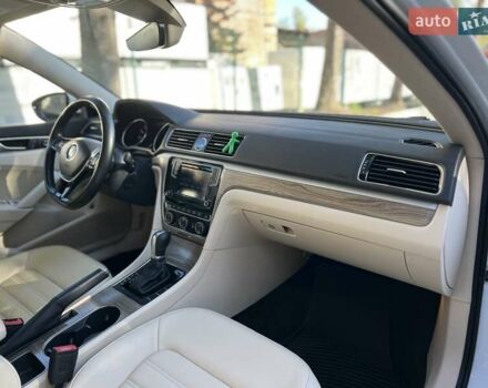 Фольксваген Пассат 2017 в Львове на Automoto.ua Белый Фольксваген Пассат, объемом двигателя 1.8 л и пробегом 78 тыс. км за 15750 $, фото 13 на Automoto.ua