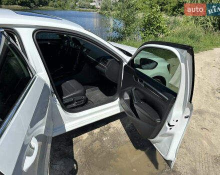 Белый Фольксваген Пассат, объемом двигателя 1.8 л и пробегом 127 тыс. км за 13999 $, фото 5 на Automoto.ua