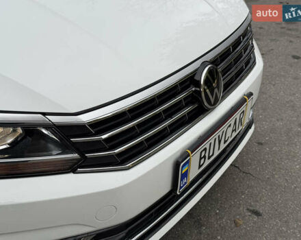 Белый Фольксваген Пассат, объемом двигателя 1.8 л и пробегом 57 тыс. км за 11299 $, фото 31 на Automoto.ua