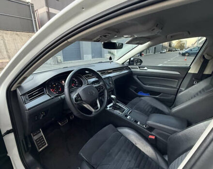 Белый Фольксваген Пассат, объемом двигателя 1.97 л и пробегом 260 тыс. км за 17750 $, фото 6 на Automoto.ua