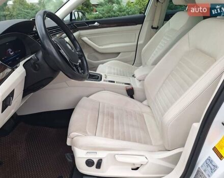 Белый Фольксваген Пассат, объемом двигателя 2 л и пробегом 200 тыс. км за 22500 $, фото 22 на Automoto.ua