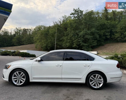 Білий Фольксваген Пассат, об'ємом двигуна 3.6 л та пробігом 136 тис. км за 17500 $, фото 7 на Automoto.ua