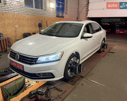 Белый Фольксваген Пассат, объемом двигателя 1.8 л и пробегом 150 тыс. км за 14600 $, фото 46 на Automoto.ua