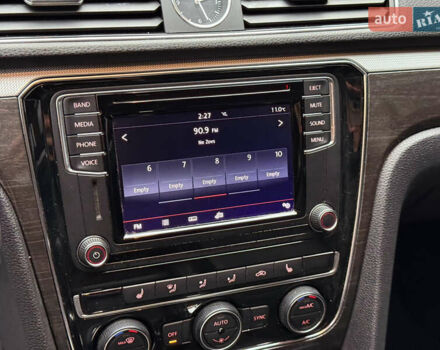 Белый Фольксваген Пассат, объемом двигателя 1.8 л и пробегом 57 тыс. км за 11299 $, фото 44 на Automoto.ua