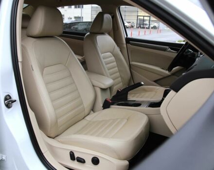 Белый Фольксваген Пассат, объемом двигателя 3.6 л и пробегом 136 тыс. км за 15500 $, фото 9 на Automoto.ua