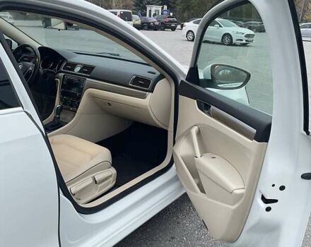 Білий Фольксваген Пассат, об'ємом двигуна 1.8 л та пробігом 181 тис. км за 14000 $, фото 18 на Automoto.ua