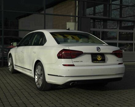 Белый Фольксваген Пассат, объемом двигателя 1.8 л и пробегом 178 тыс. км за 14200 $, фото 4 на Automoto.ua