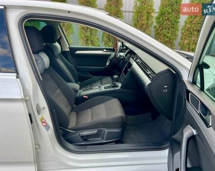 Белый Фольксваген Пассат, объемом двигателя 1.97 л и пробегом 240 тыс. км за 17900 $, фото 84 на Automoto.ua