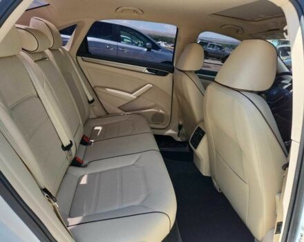 Белый Фольксваген Пассат, объемом двигателя 1.8 л и пробегом 72 тыс. км за 8659 $, фото 7 на Automoto.ua