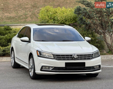 Білий Фольксваген Пассат, об'ємом двигуна 3.6 л та пробігом 136 тис. км за 17500 $, фото 3 на Automoto.ua
