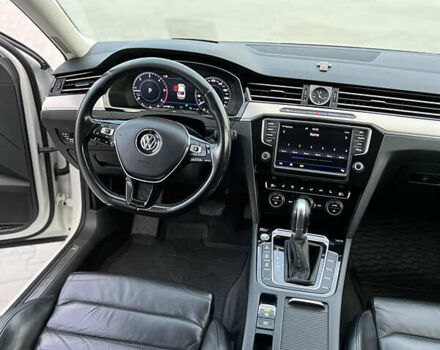 Белый Фольксваген Пассат, объемом двигателя 2 л и пробегом 320 тыс. км за 16900 $, фото 1 на Automoto.ua