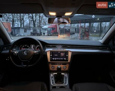 Белый Фольксваген Пассат, объемом двигателя 1.6 л и пробегом 230 тыс. км за 16000 $, фото 14 на Automoto.ua