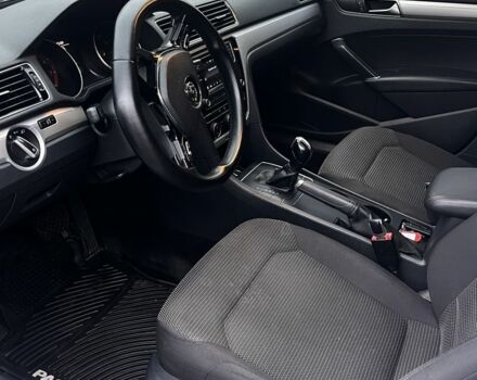 Белый Фольксваген Пассат, объемом двигателя 1.8 л и пробегом 185 тыс. км за 13000 $, фото 7 на Automoto.ua