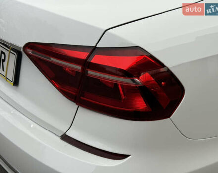 Белый Фольксваген Пассат, объемом двигателя 1.8 л и пробегом 57 тыс. км за 11299 $, фото 23 на Automoto.ua