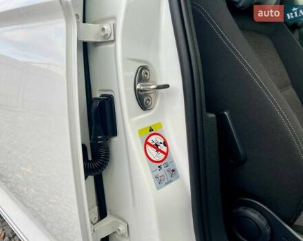 Белый Фольксваген Пассат, объемом двигателя 1.97 л и пробегом 240 тыс. км за 17900 $, фото 81 на Automoto.ua