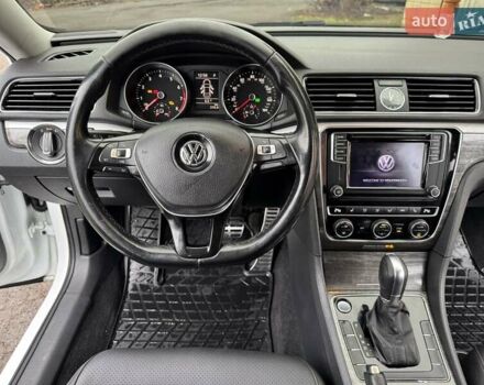 Белый Фольксваген Пассат, объемом двигателя 1.8 л и пробегом 206 тыс. км за 13800 $, фото 12 на Automoto.ua