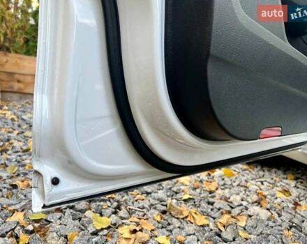 Белый Фольксваген Пассат, объемом двигателя 1.97 л и пробегом 240 тыс. км за 17900 $, фото 44 на Automoto.ua