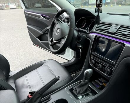 Білий Фольксваген Пассат, об'ємом двигуна 2 л та пробігом 135 тис. км за 15500 $, фото 12 на Automoto.ua