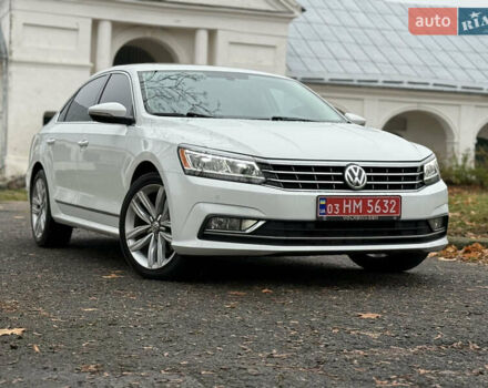 Белый Фольксваген Пассат, объемом двигателя 1.8 л и пробегом 150 тыс. км за 14600 $, фото 1 на Automoto.ua