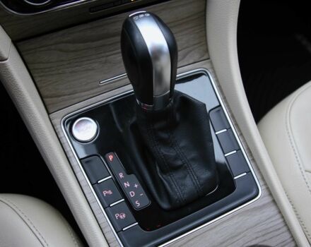 Белый Фольксваген Пассат, объемом двигателя 3.6 л и пробегом 136 тыс. км за 15500 $, фото 17 на Automoto.ua