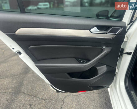 Белый Фольксваген Пассат, объемом двигателя 1.97 л и пробегом 178 тыс. км за 18900 $, фото 10 на Automoto.ua