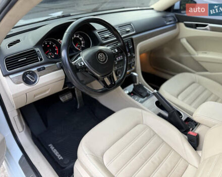 Білий Фольксваген Пассат, об'ємом двигуна 3.6 л та пробігом 136 тис. км за 17500 $, фото 8 на Automoto.ua