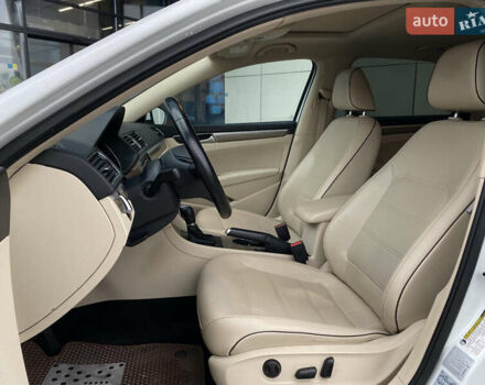 Белый Фольксваген Пассат, объемом двигателя 1.8 л и пробегом 198 тыс. км за 11990 $, фото 18 на Automoto.ua