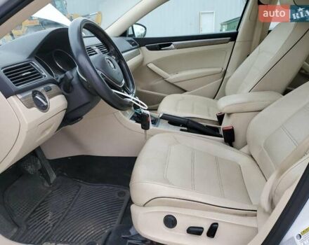 Белый Фольксваген Пассат, объемом двигателя 1.8 л и пробегом 141 тыс. км за 1800 $, фото 6 на Automoto.ua