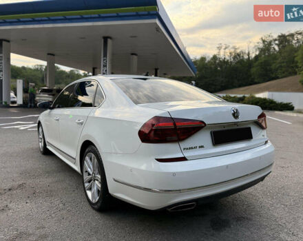 Білий Фольксваген Пассат, об'ємом двигуна 3.6 л та пробігом 136 тис. км за 17500 $, фото 6 на Automoto.ua