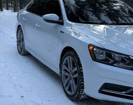 Білий Фольксваген Пассат, об'ємом двигуна 2 л та пробігом 195 тис. км за 10500 $, фото 3 на Automoto.ua